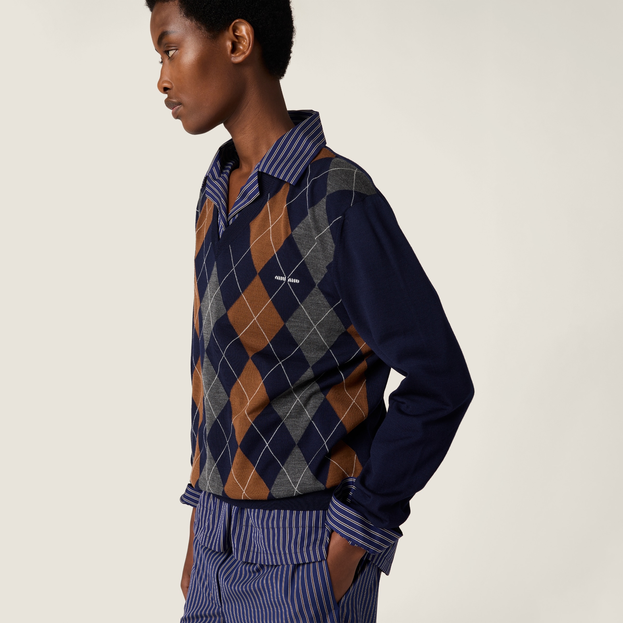 V-necked wool sweater - 5