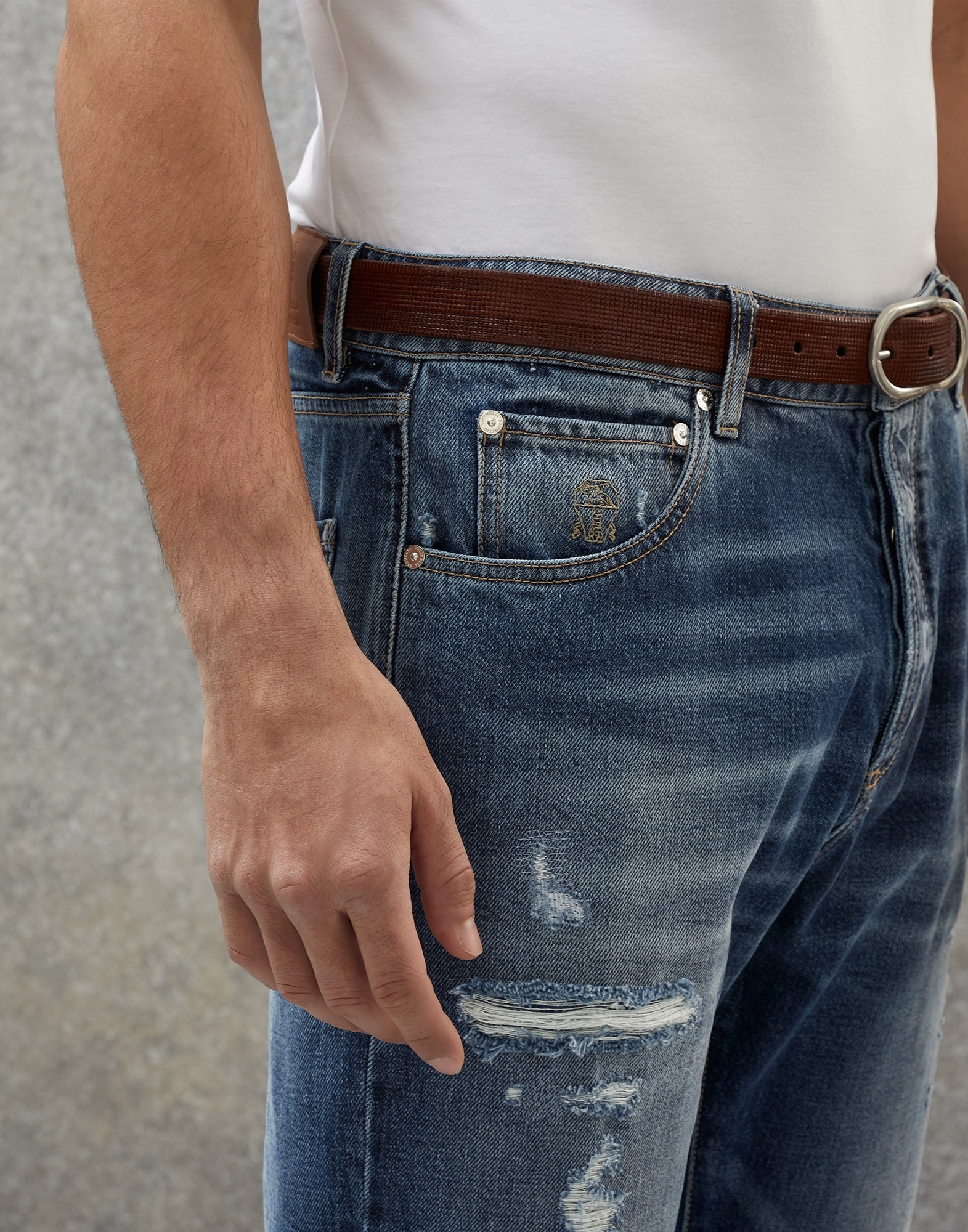 Distressed denim leisure fit five-pocket trousers - 3
