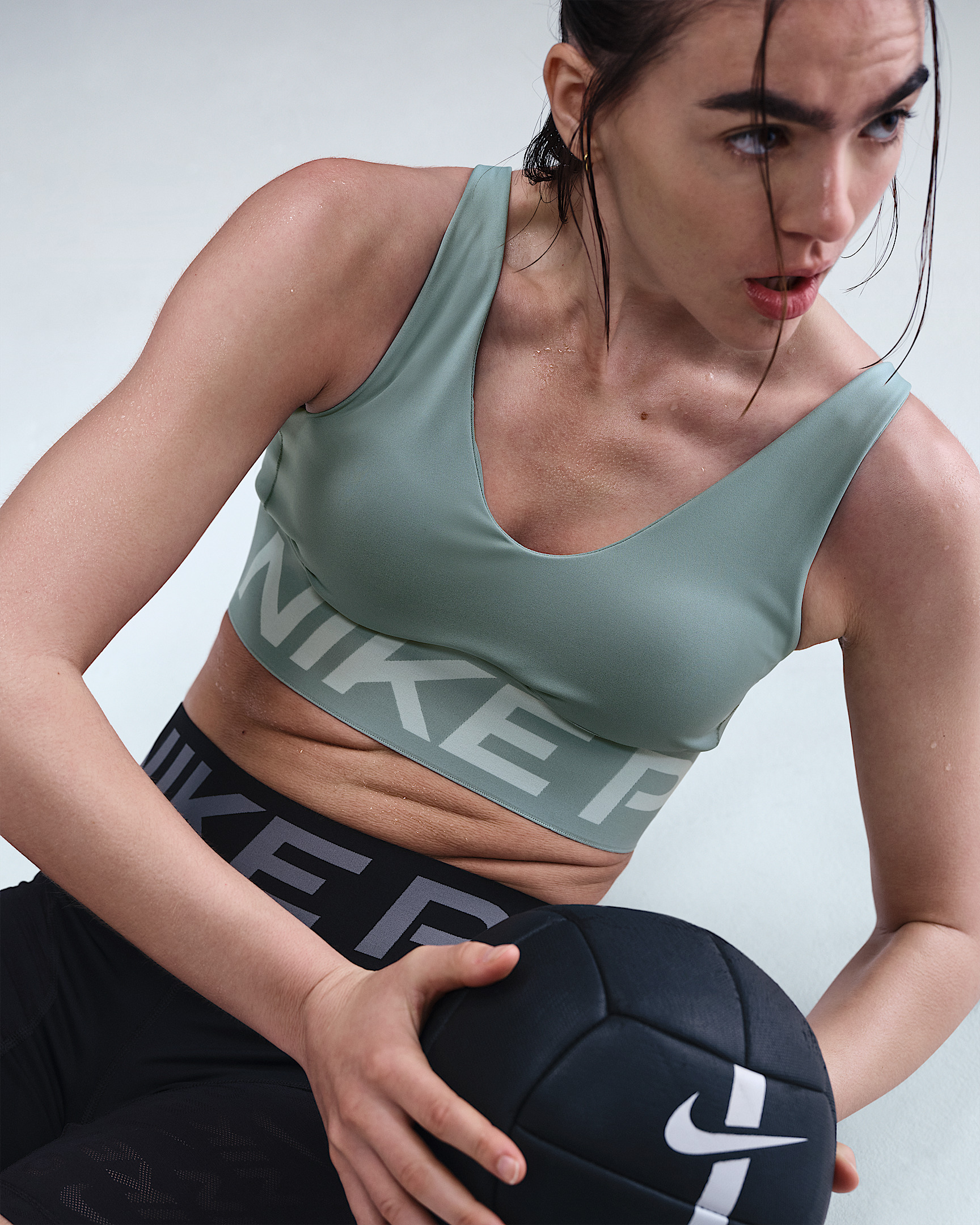 Nike Pro Indy Plunge Women's Medium-Support Padded Sports Bra - 3