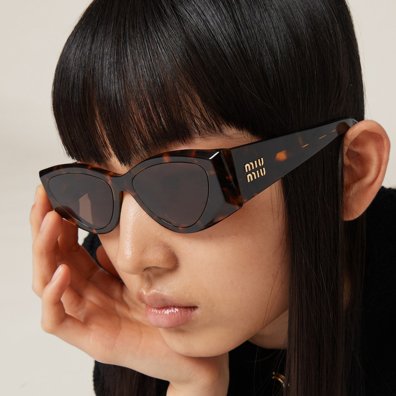 Miu Miu Miu Miu Logo sunglasses outlook