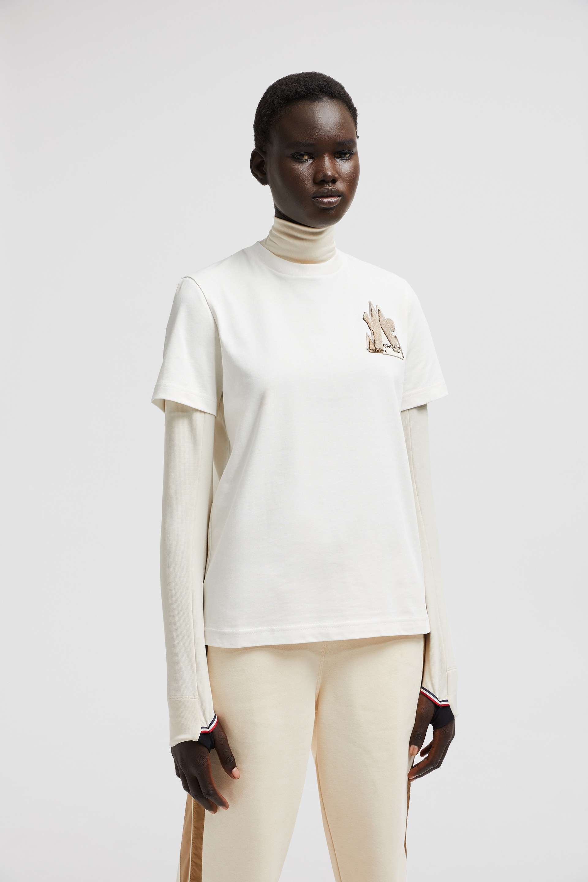 Tシャツ・カットソー MONCLER GRENOBLE WOMEN Mountain-logo T-shirt White Moncler Grenoble Mountain Logo T-Shirt | REVERSIBLE