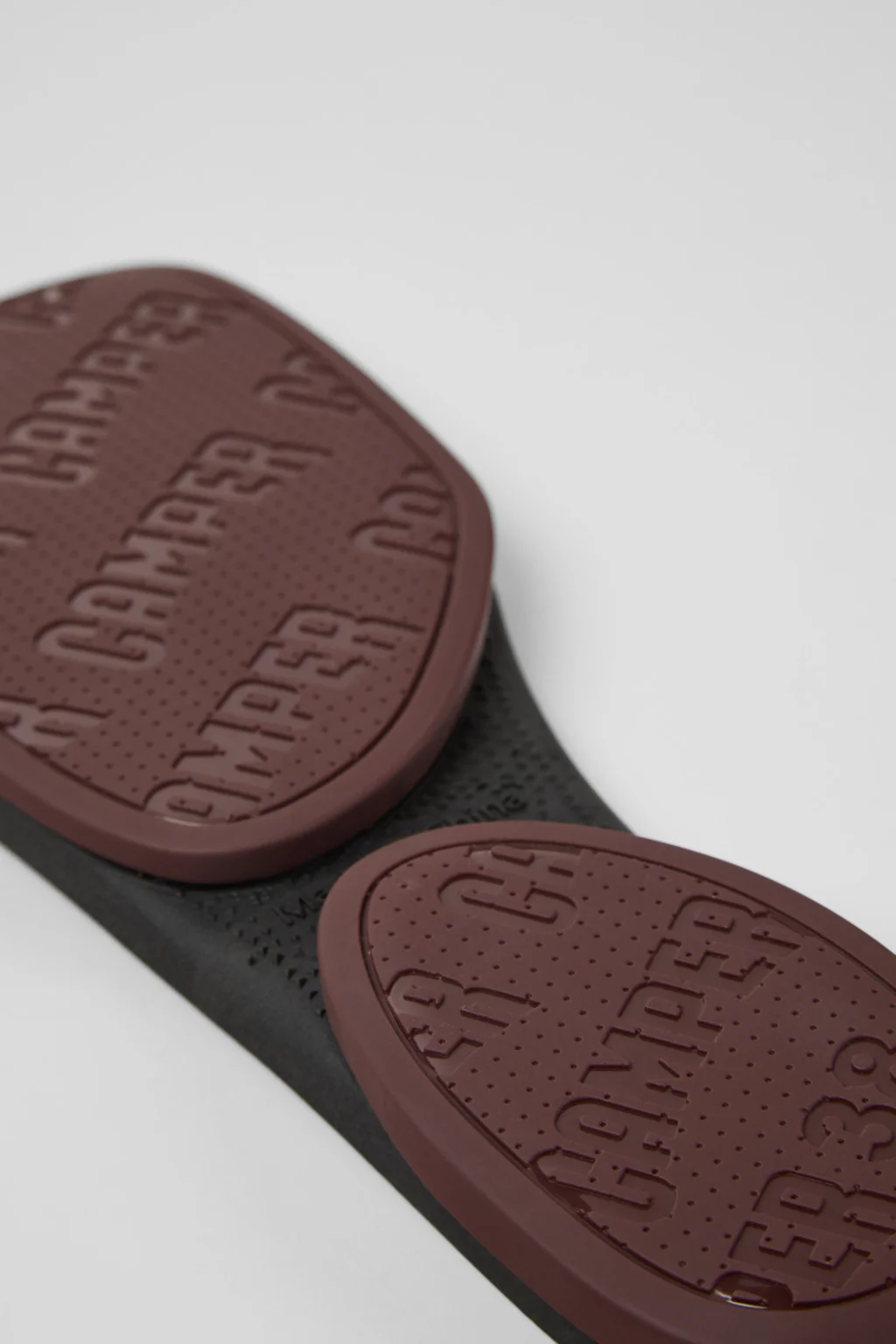 Right Niko Outsole Burgundy outsoles (x2) for your right and left shoes. - 1