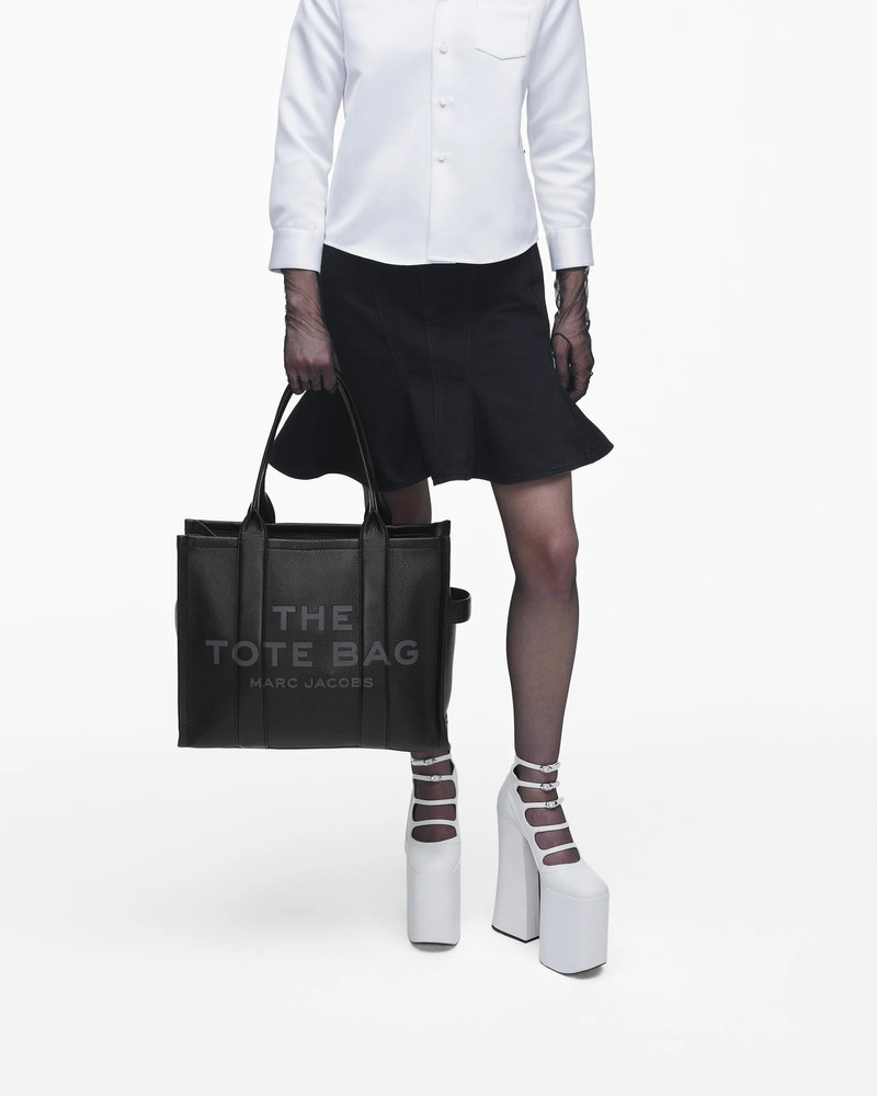 THE LEATHER LARGE TOTE BAG 8