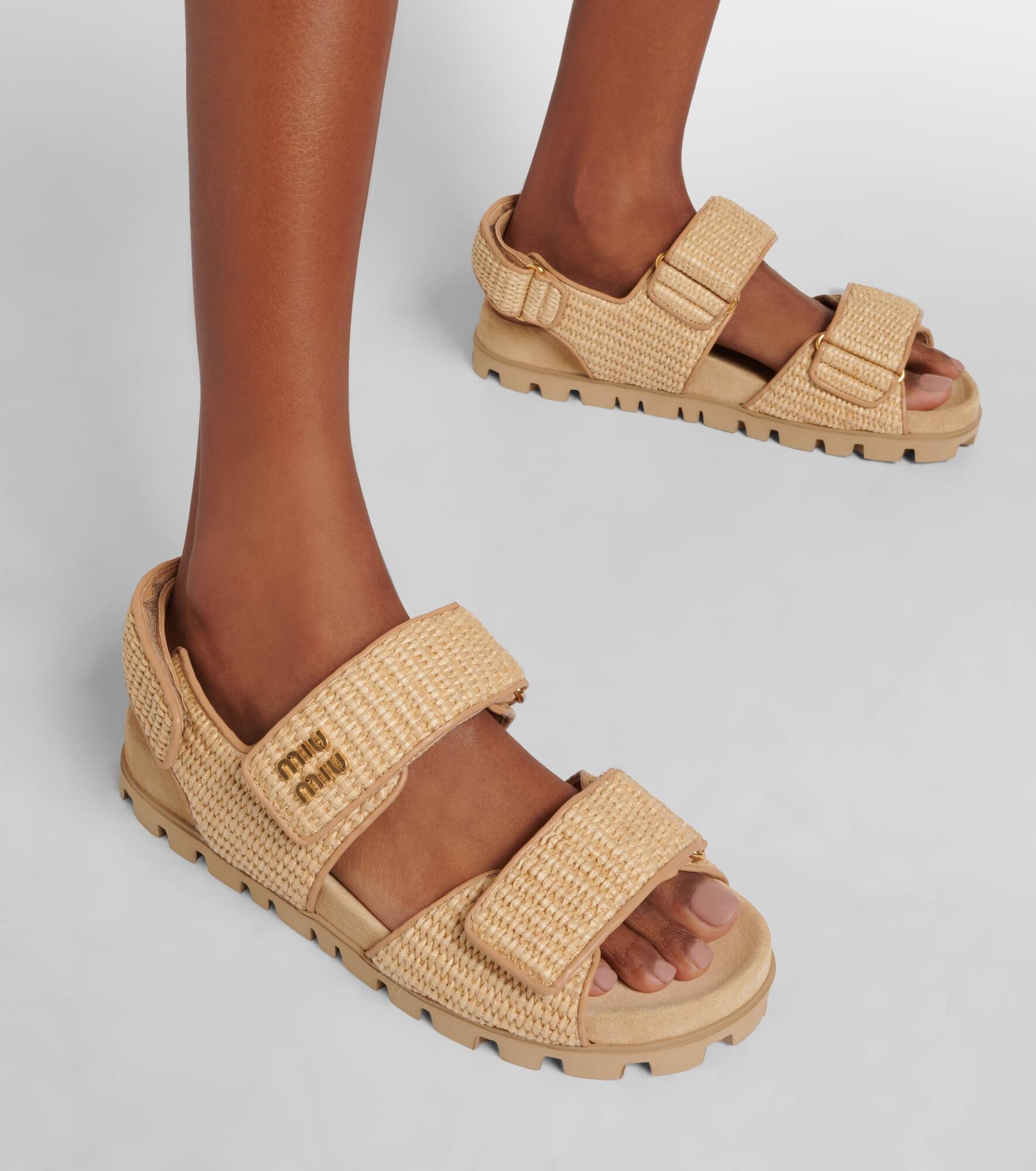 Logo leather-trimmed raffia sandals - 7
