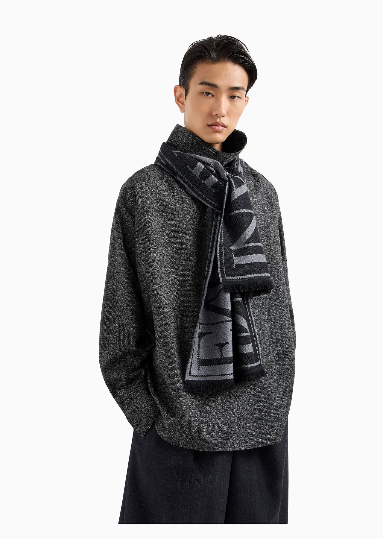 Virgin wool scarf with oversized jacquard lettering - 5