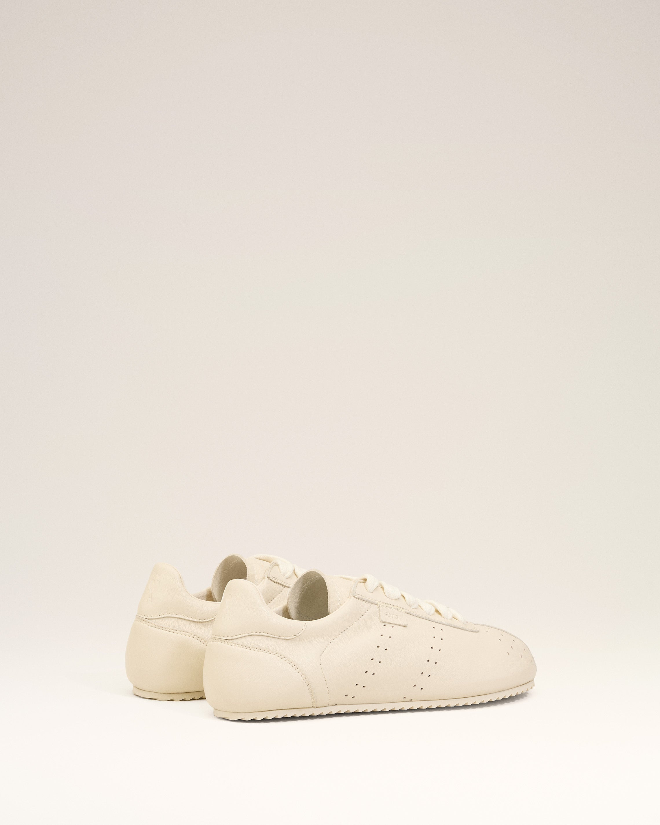 WHITE SMOOTH LEATHER LOW TOP STEP SNEAKERS - 6