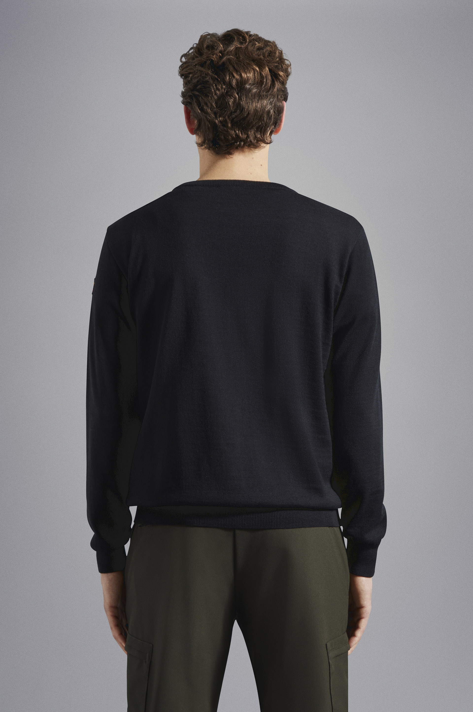 MERINO WOOL V-NECK WITH ICONIC BADGE - 3