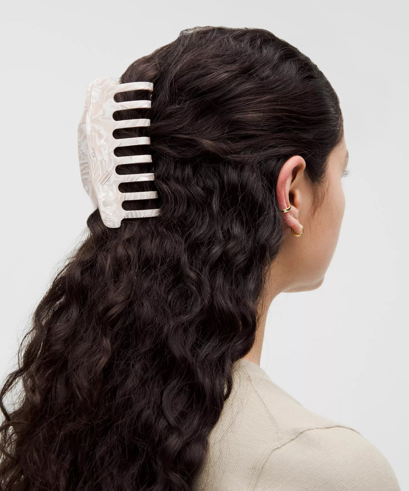 lululemon Jumbo Claw Clip outlook