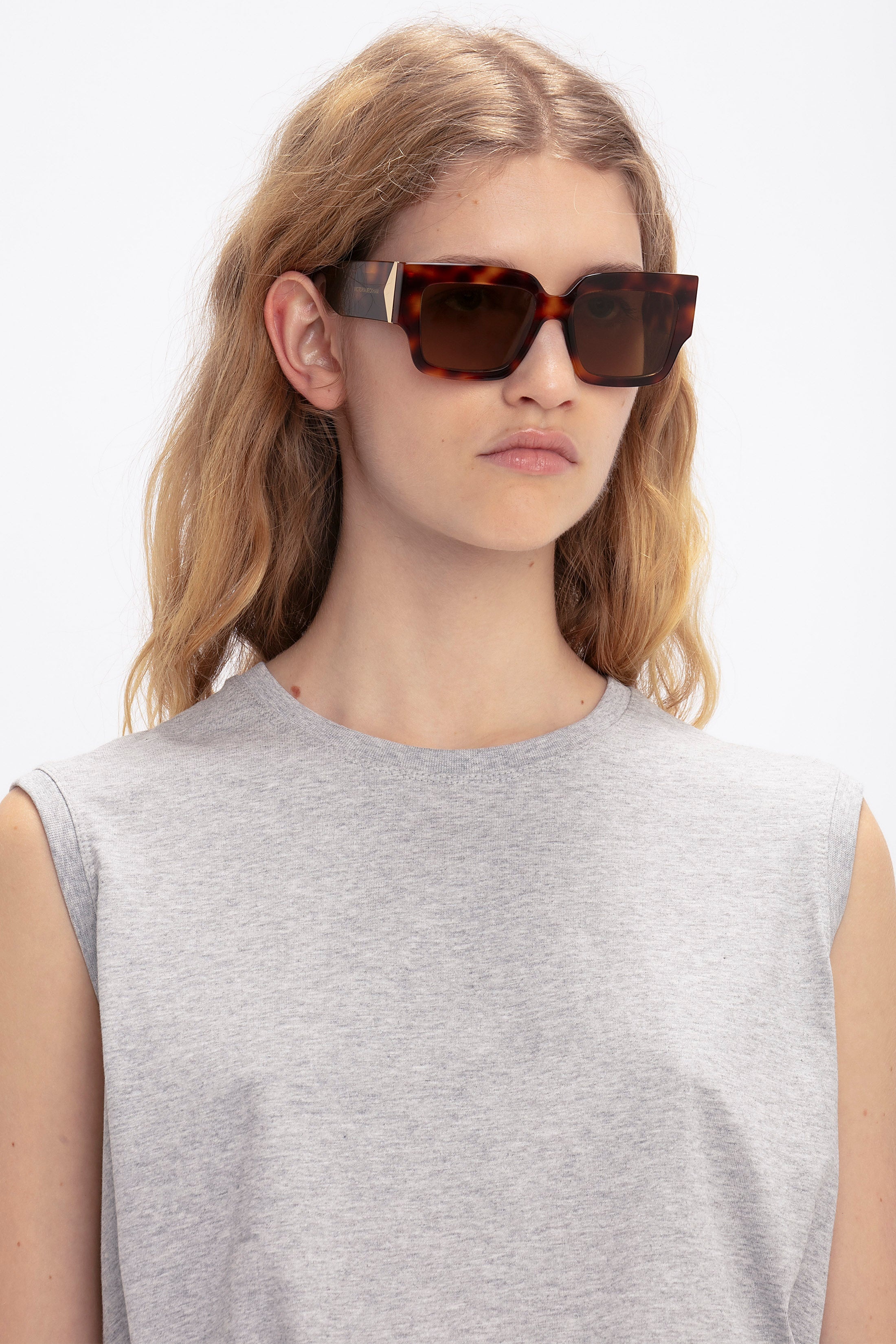 V Plaque Rectangular Frame Sunglasses In Tortoise - 6