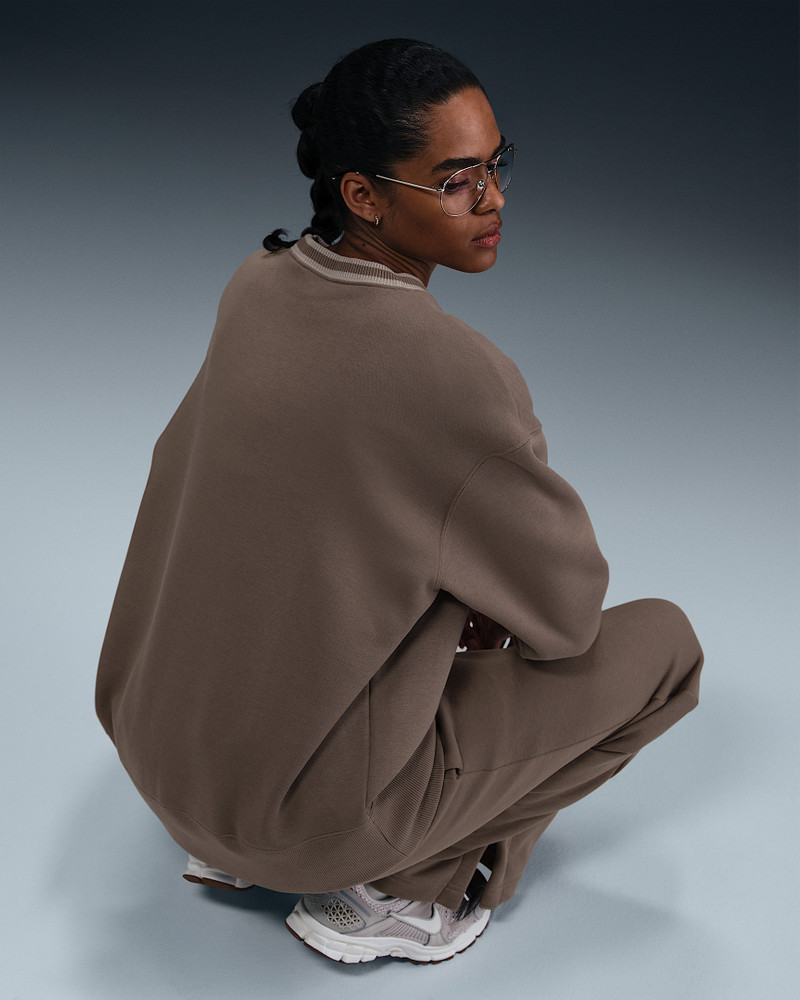 Nike Nike Sportswear Phoenix Fleece Women's Oversized Graphic Crew-Neck Sweatshirt outlook