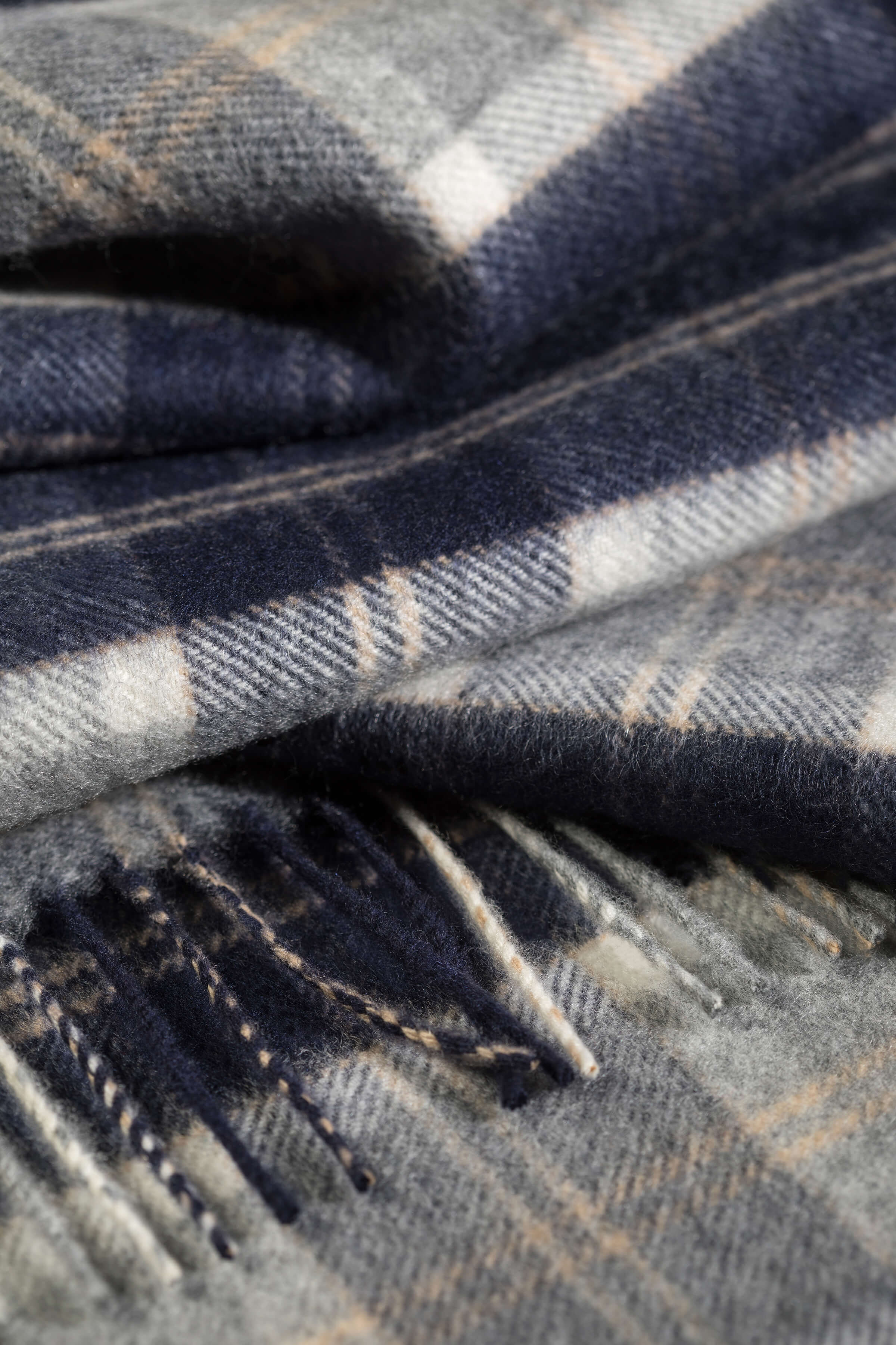 Silver Bannockbane Tartan Wide Cashmere Scarf - 2