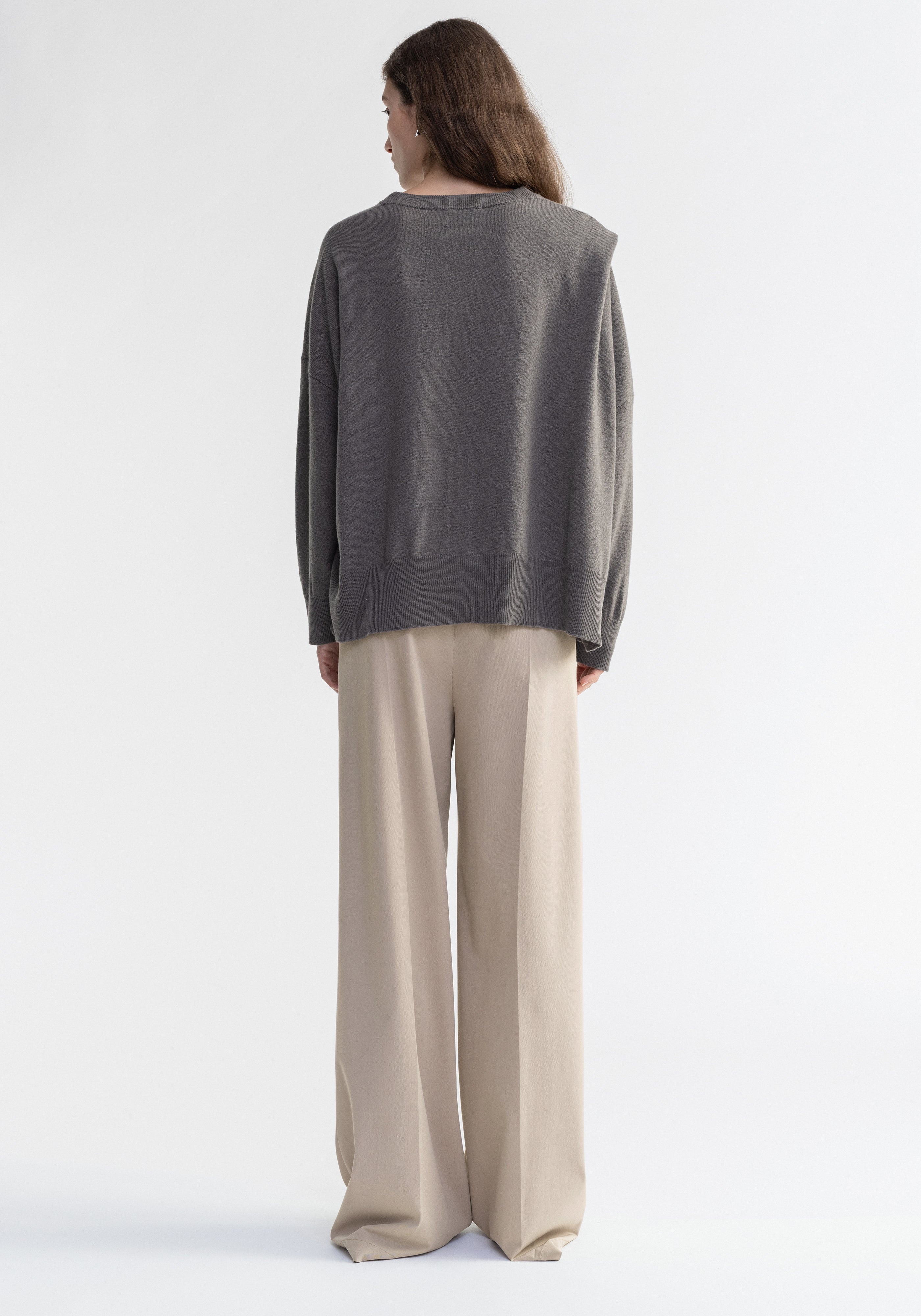 GRANDE
Merino wool sweater with brooch - 4