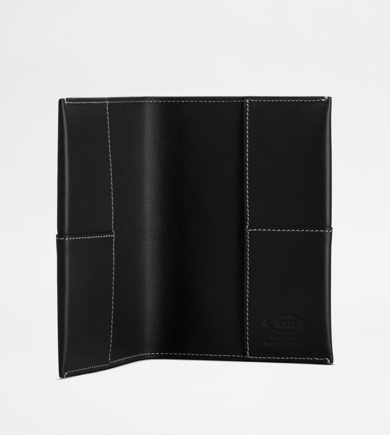 PASSPORT HOLDER IN LEATHER - BLACK 4