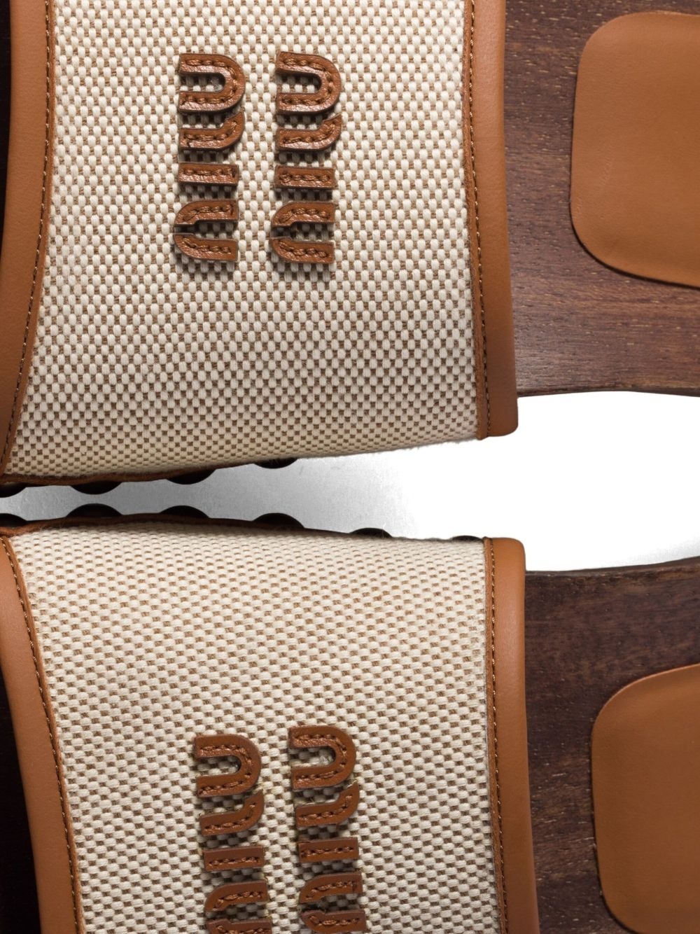 logo-embossed sandals - 4