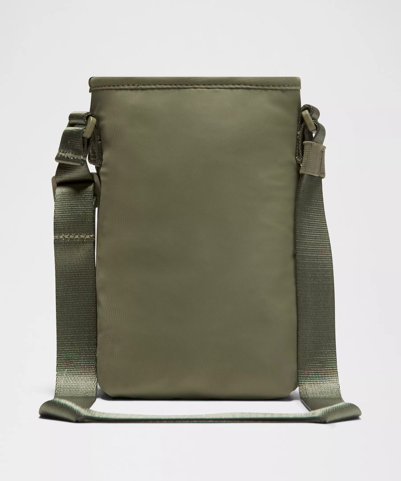 Water Bottle Crossbody with Front Pocket 2L 3