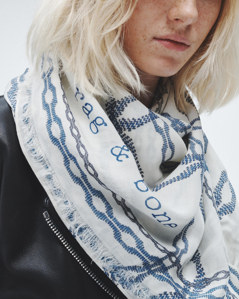 Pea Chain Cashmere Scarf
Lightweight 4