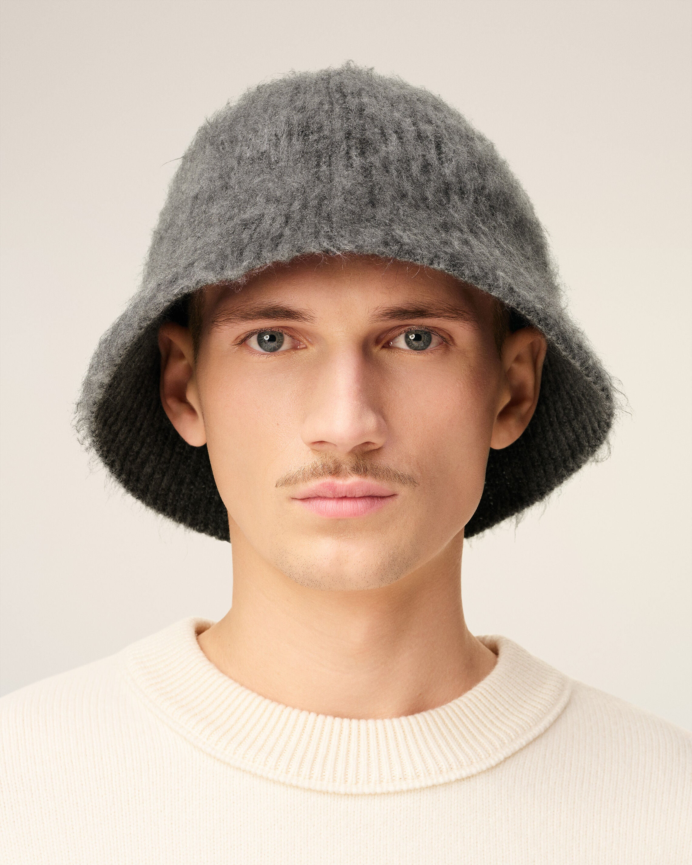 GREY MOHAIR AMI BUCKET HAT - 2