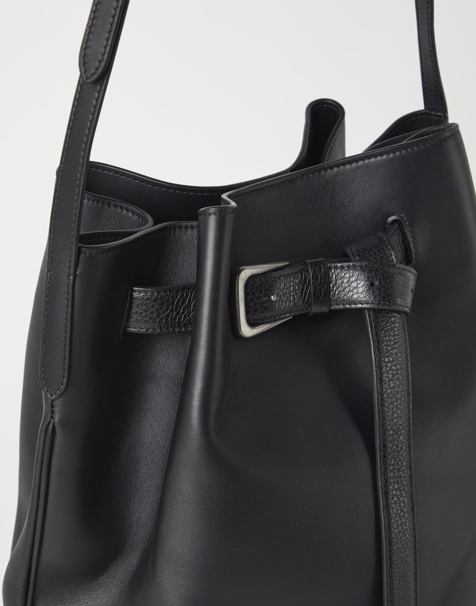 Sartorial large bucket bag in calfskin - 3