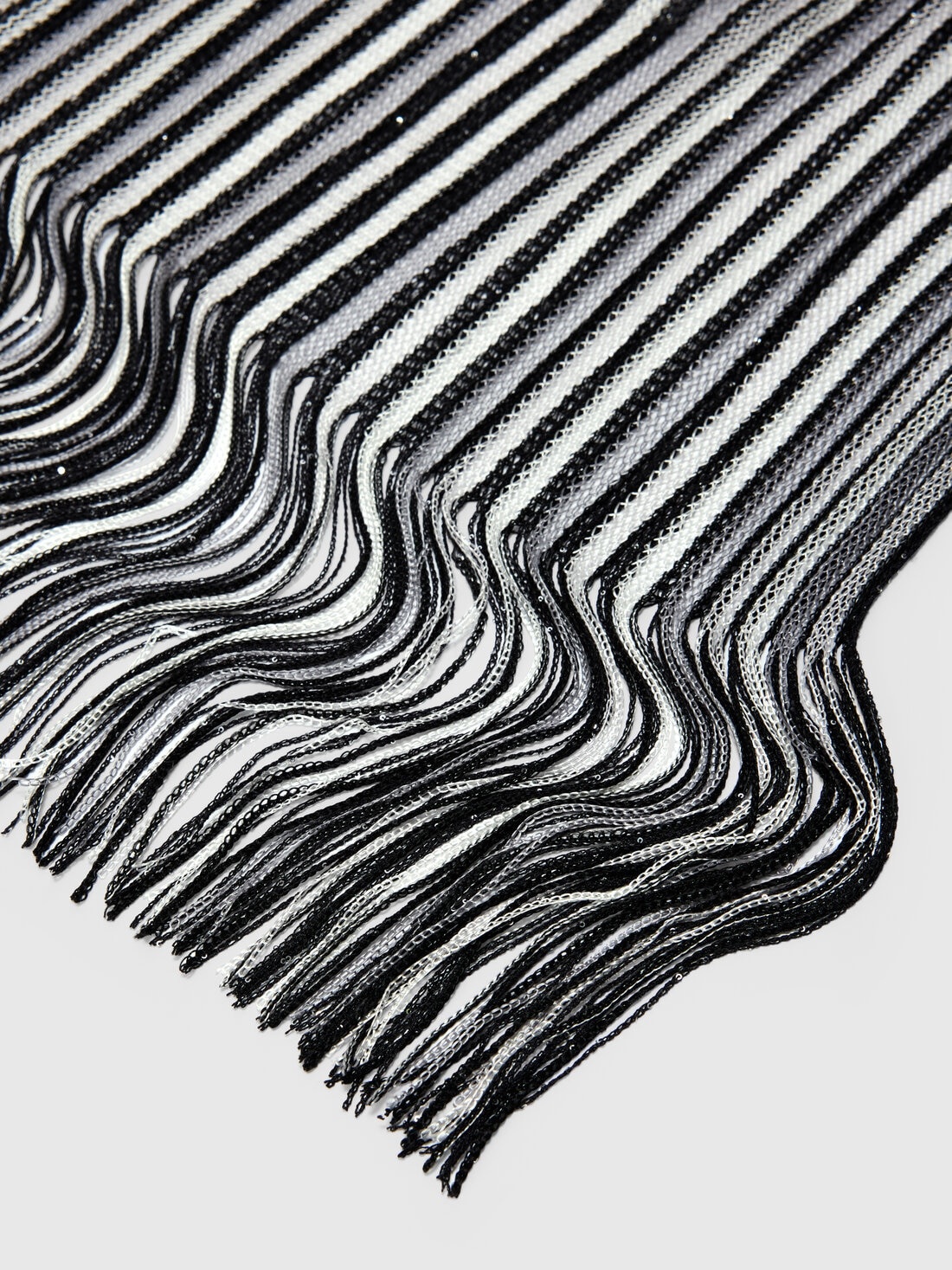 Striped scarf with fringes - 2