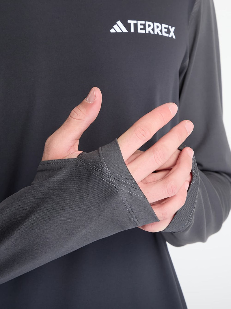 long-sleeve base layer T-shirt 4