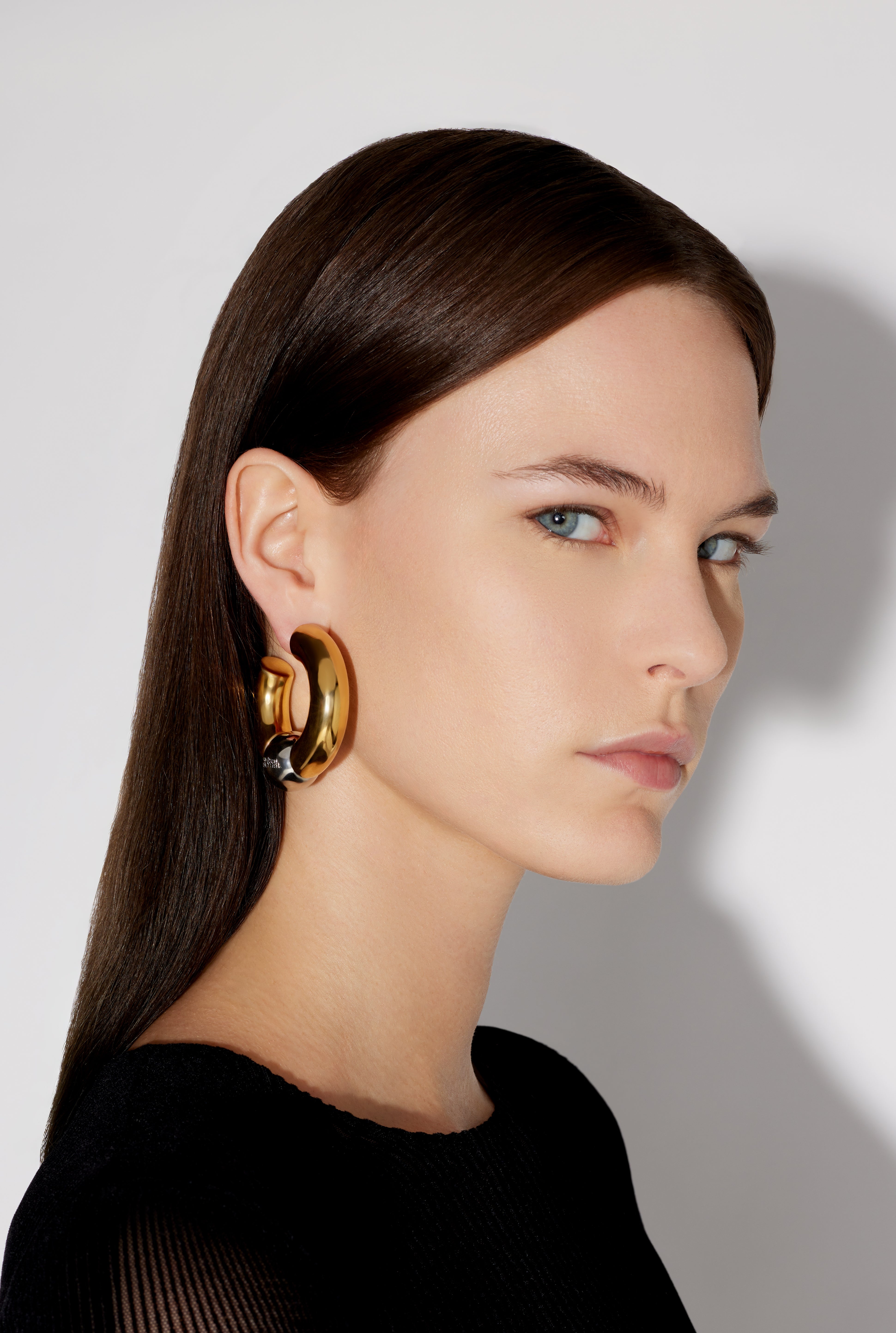 THE GOLD-TONE TUBE EARRINGS - 2