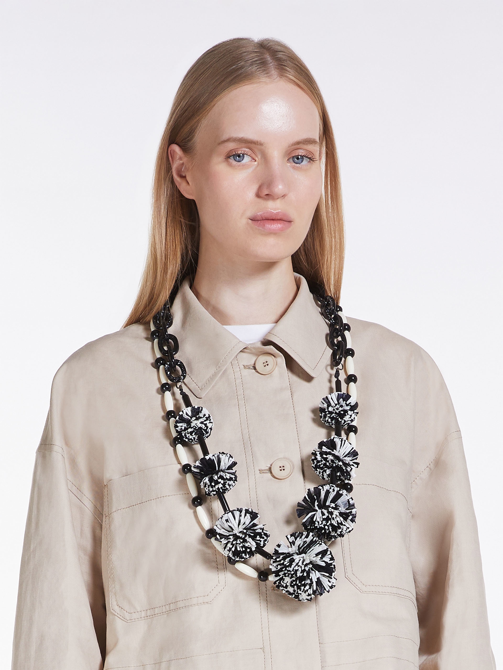 CAMMEO Resin and viscose necklace 3