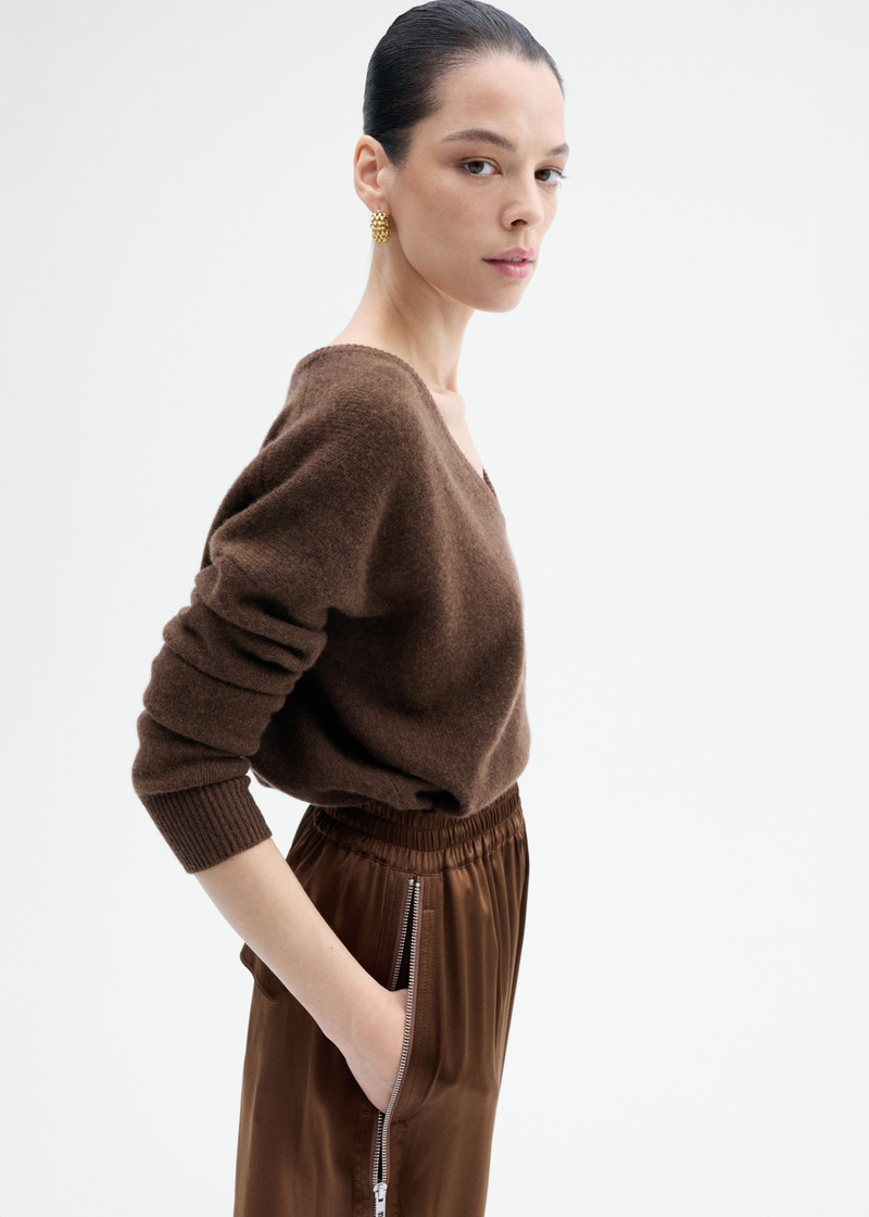 CO V-Neck Sweater in Cashmere outlook