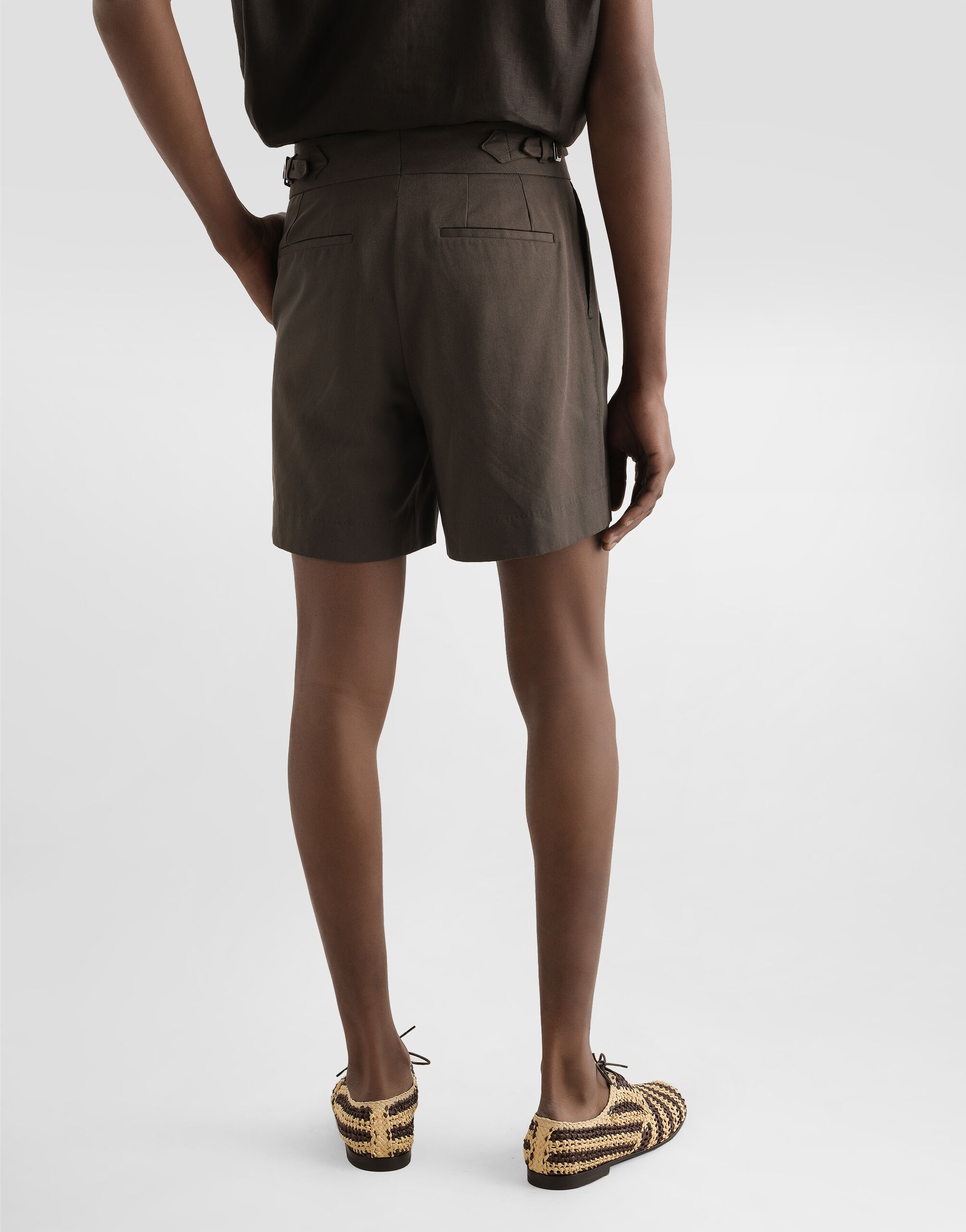 Cotton gabardine shorts with double darts - 5