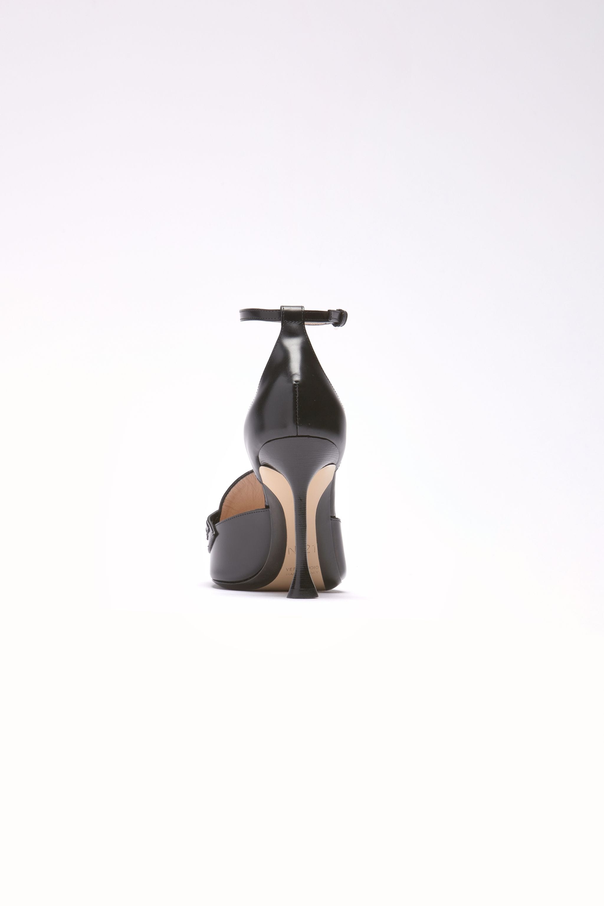 LOCK-EMBELLISHED PUMPS - 3
