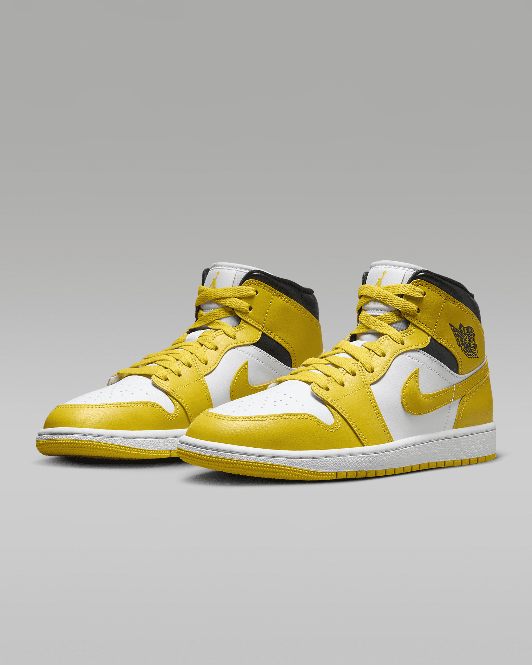 Air Jordan 1 Mid Women's Shoes - 5