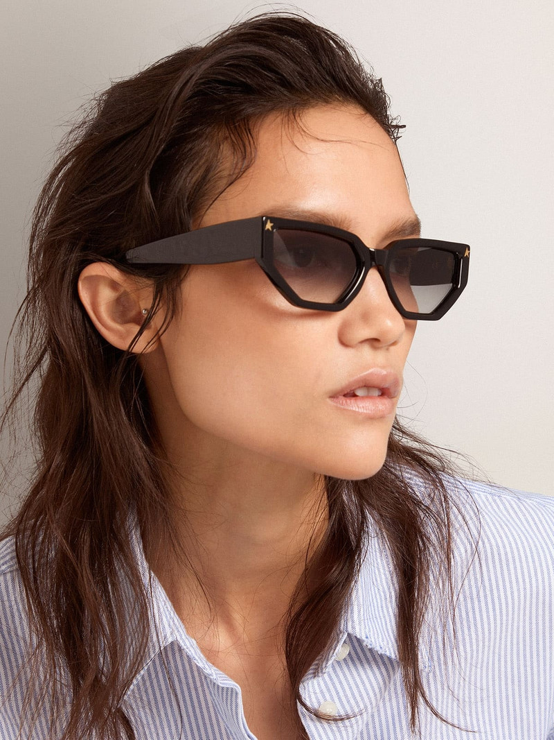 Rectangular-style Sunframe Jackie with black frame and gold details 3
