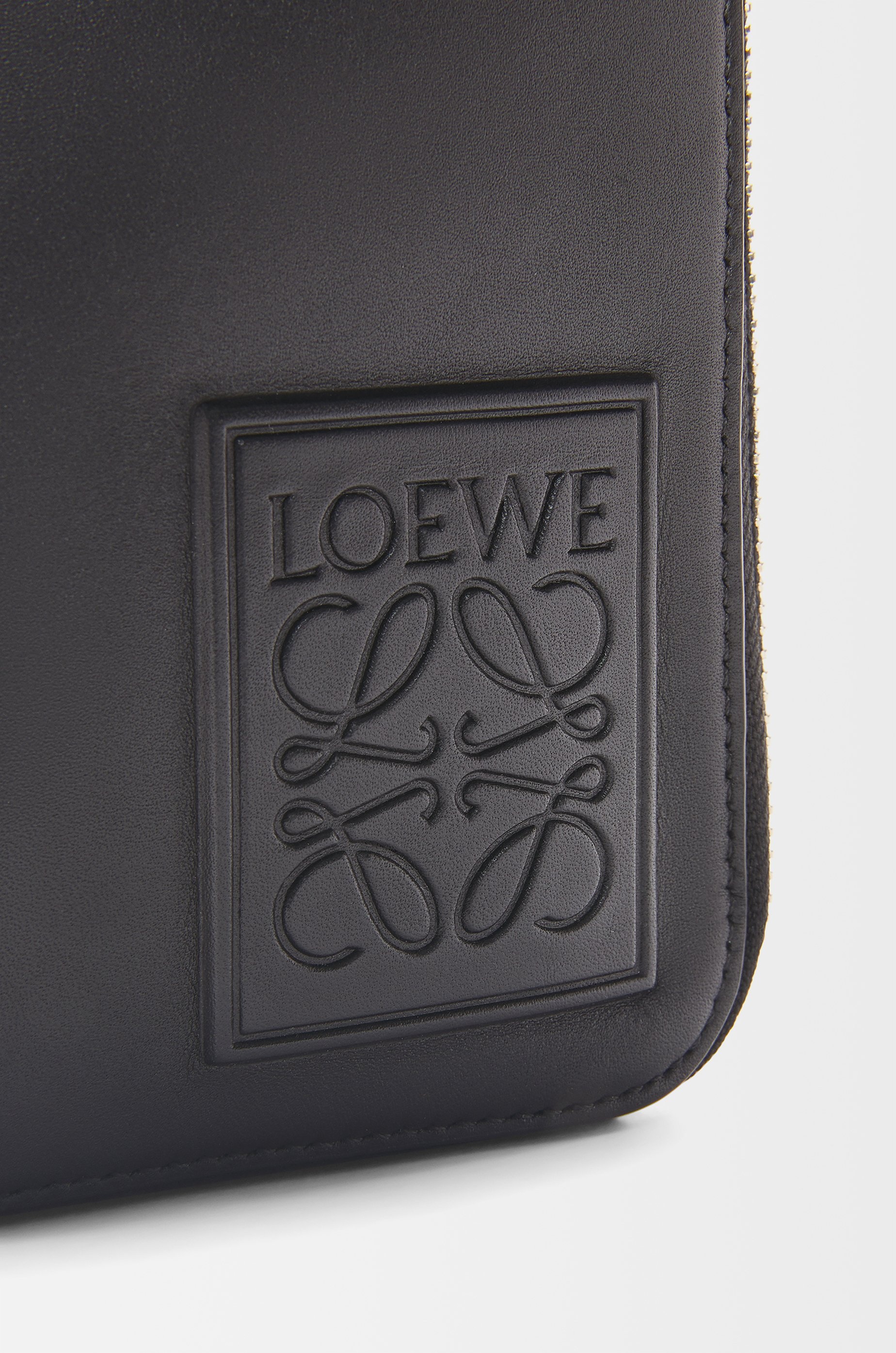 Vertical Crossbody Pocket in satin calfskin - 7