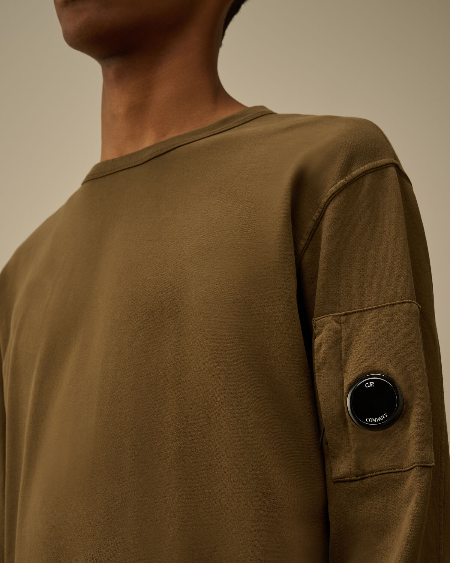 Light Fleece Crewneck Lens Sweatshirt - 4