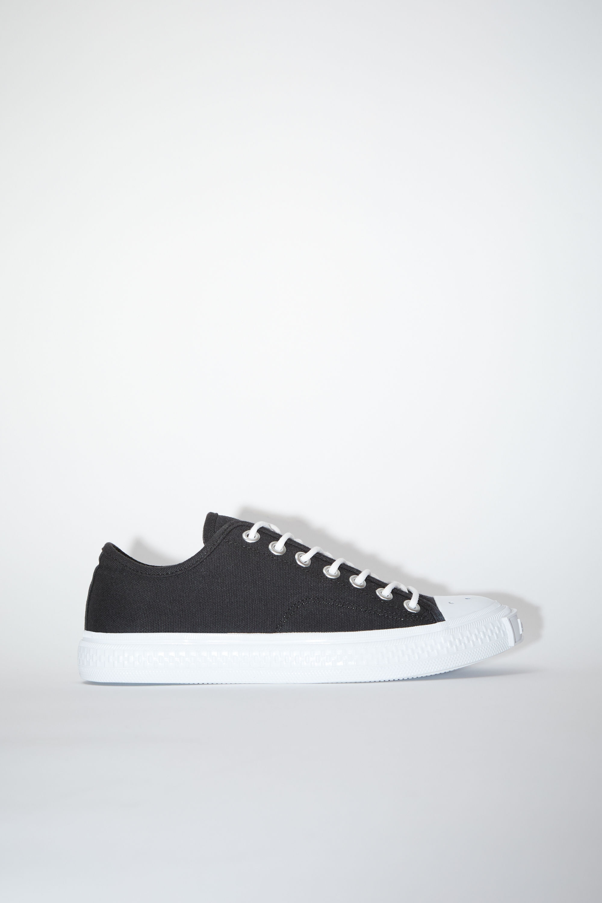 Low top sneakers - Black/off white - 1