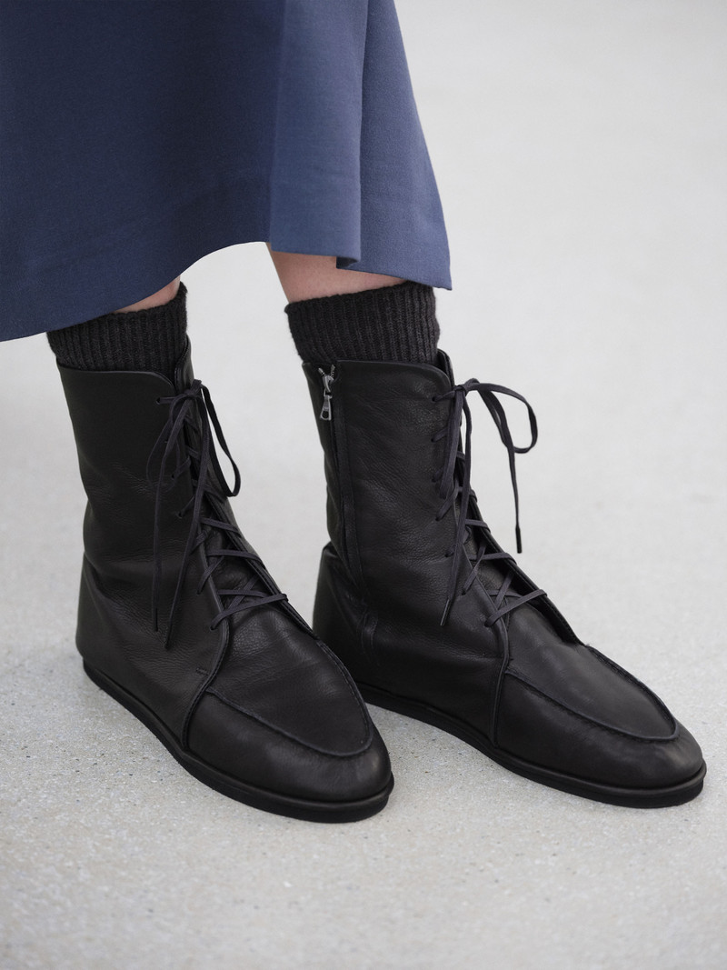 SOFT LEATHER LACE-UP BOOTS 4