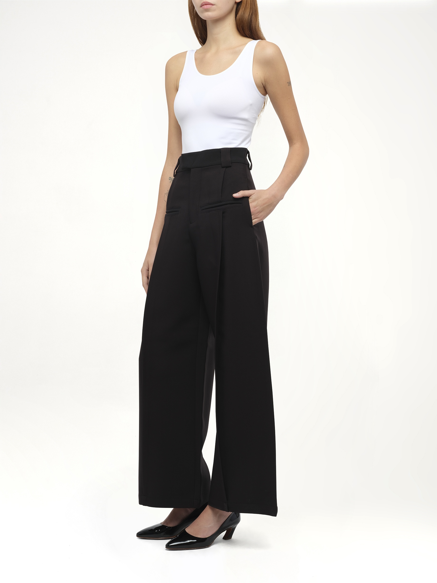 Hand in Front Pocket Pant in Black - 4