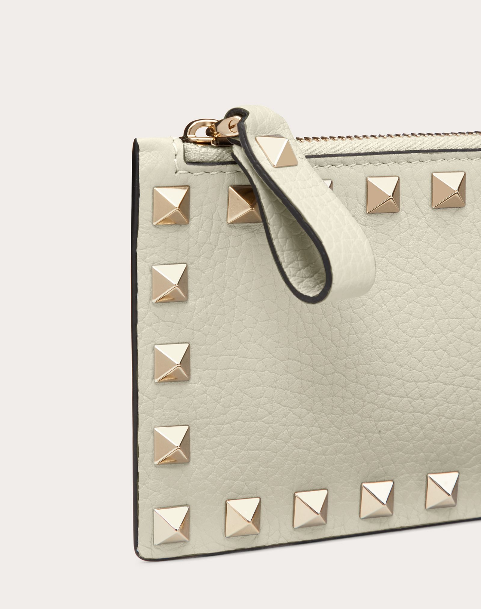 ROCKSTUD GRAINY CALFSKIN CARDHOLDER WITH ZIPPER 2