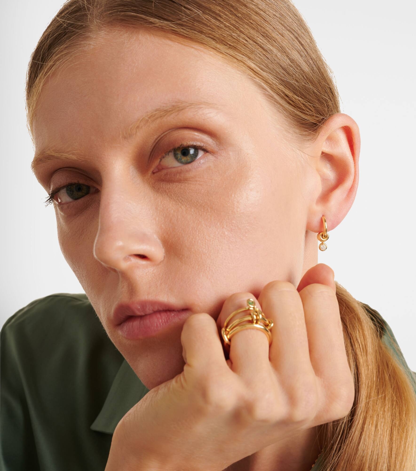 Zahra Micro 18kt gold hoop earrings with diamonds - 2