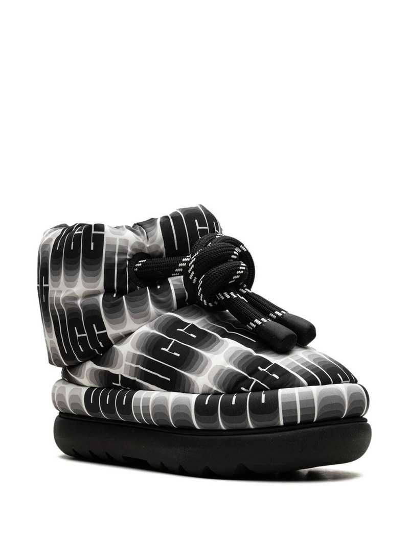 UGG Classic Maxi Wavelength Short "Black/White" boots outlook