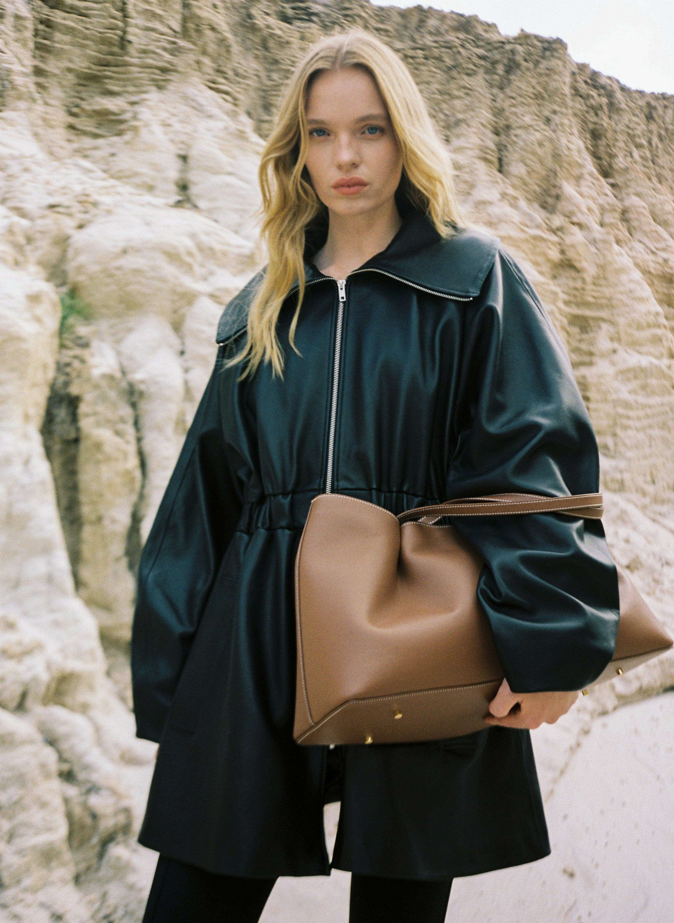 Dimple Tote Leather Cognac/White Stitches - 2