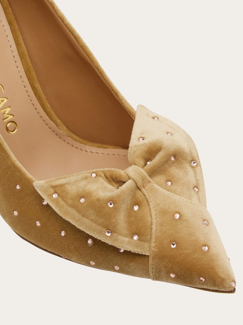 Mid heel pump with bow detail 6