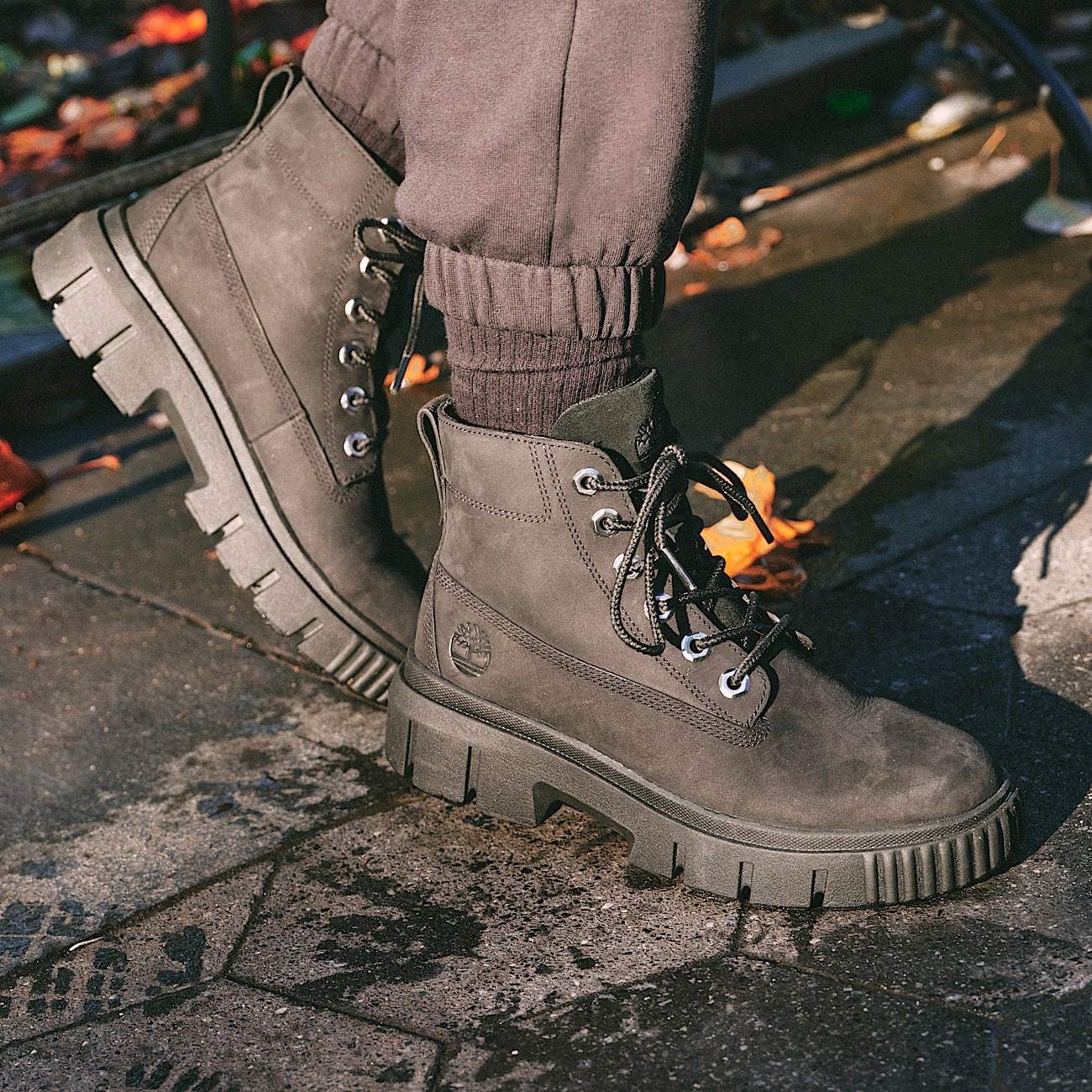 Women's Greyfield Mid Lace-Up Boot - 2