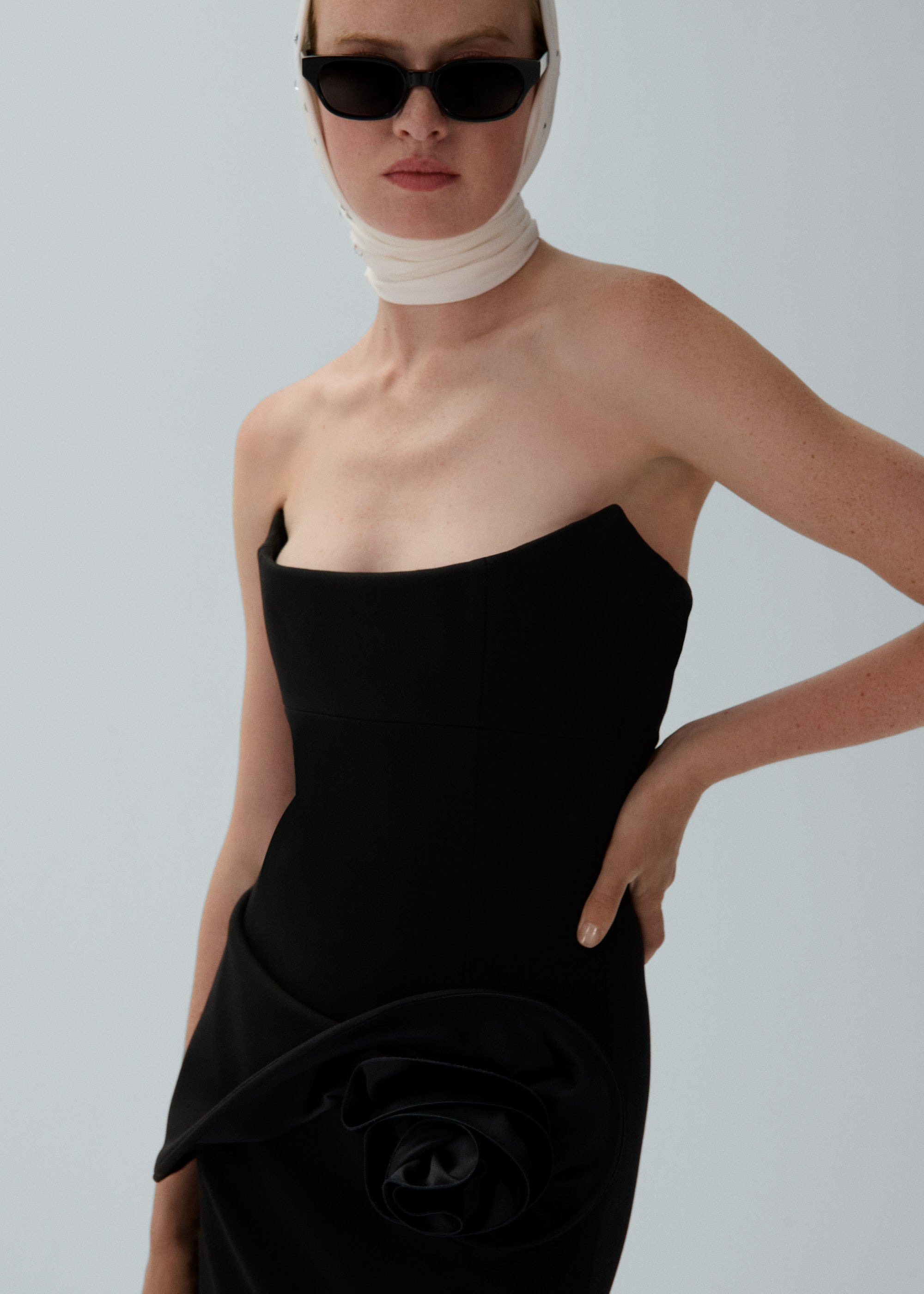 Floral appliqué bustier midi dress in black - 4