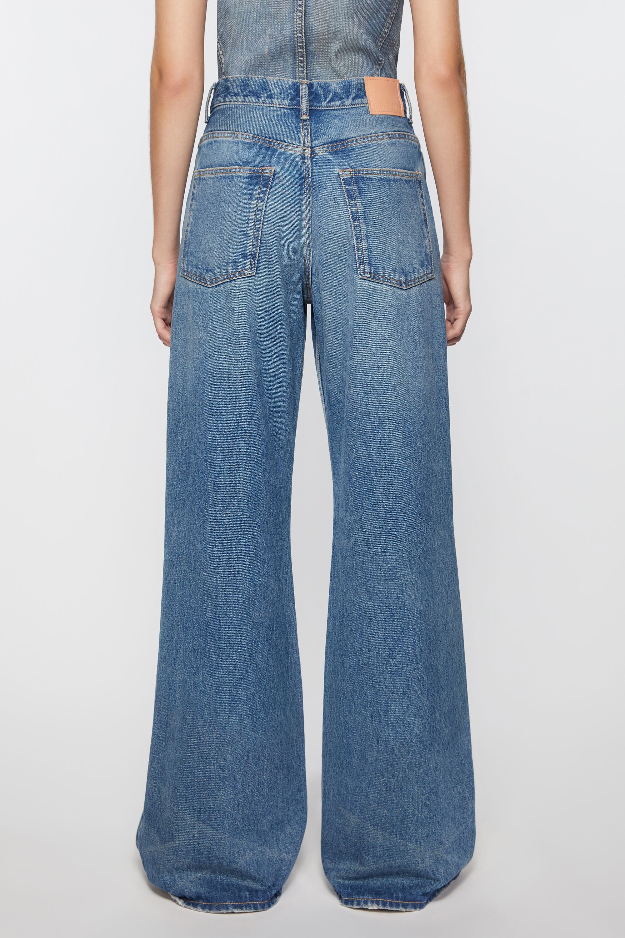 Relaxed fit jeans - 2022F - Mid blue - 4