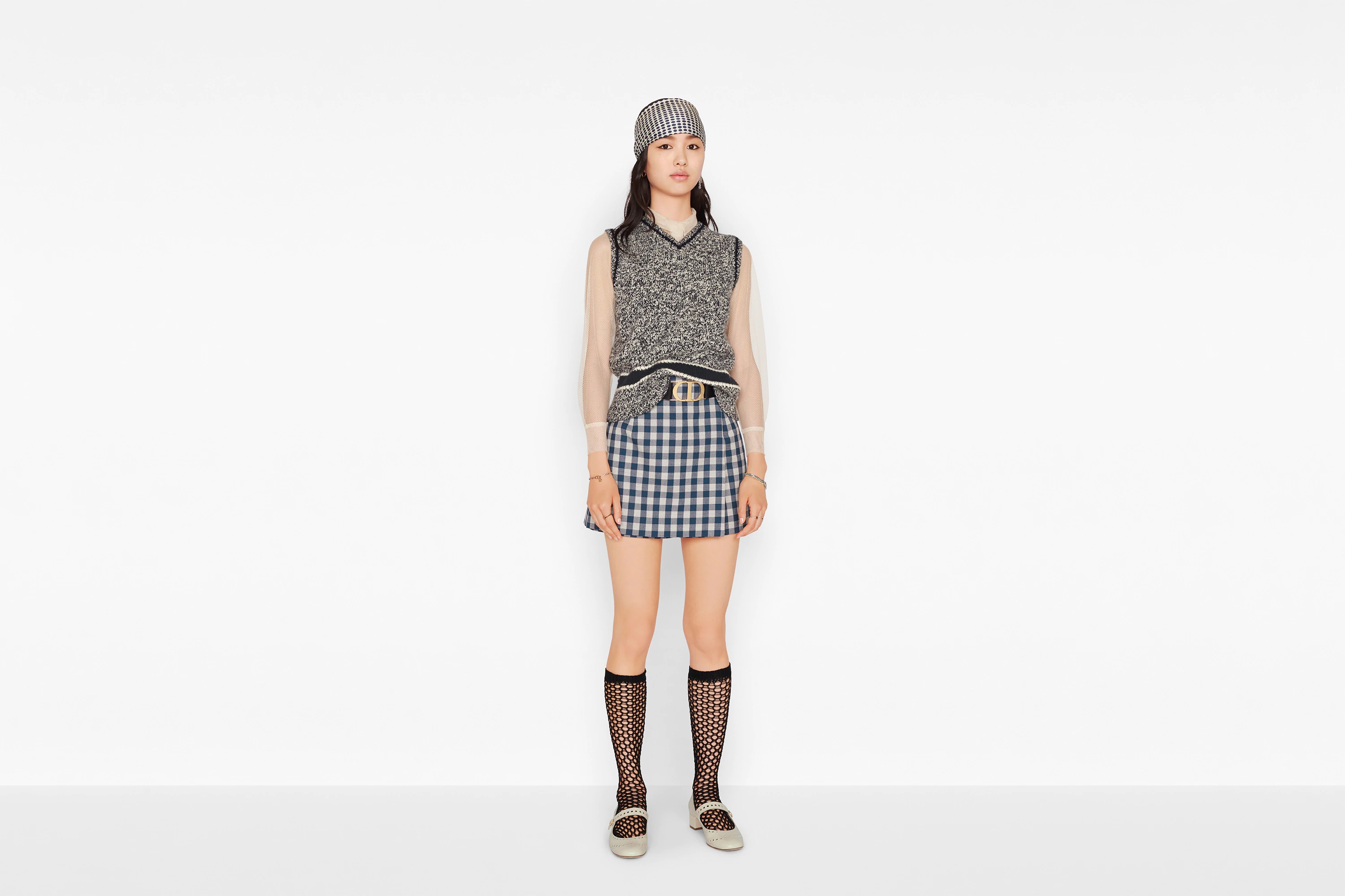 V-Neck Sleeveless Sweater - 4