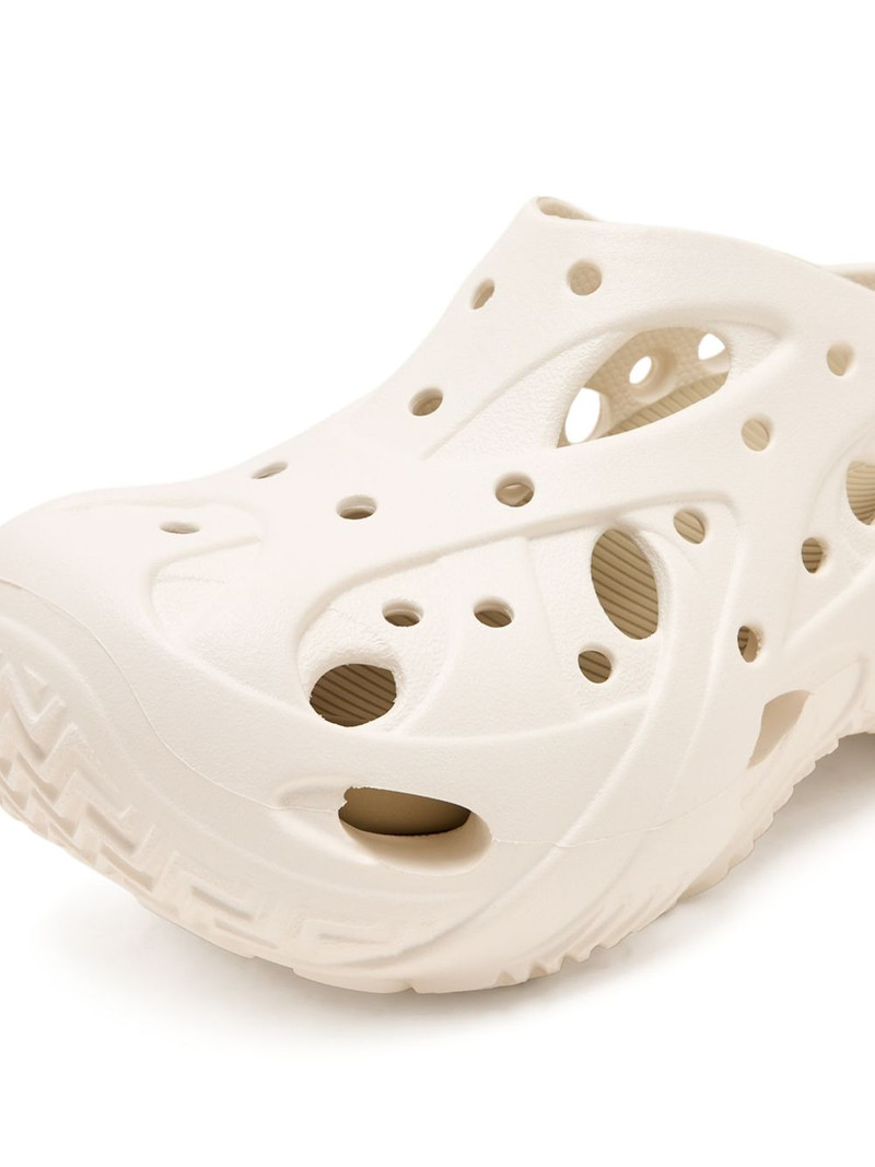 Caged cut-out clogs 4