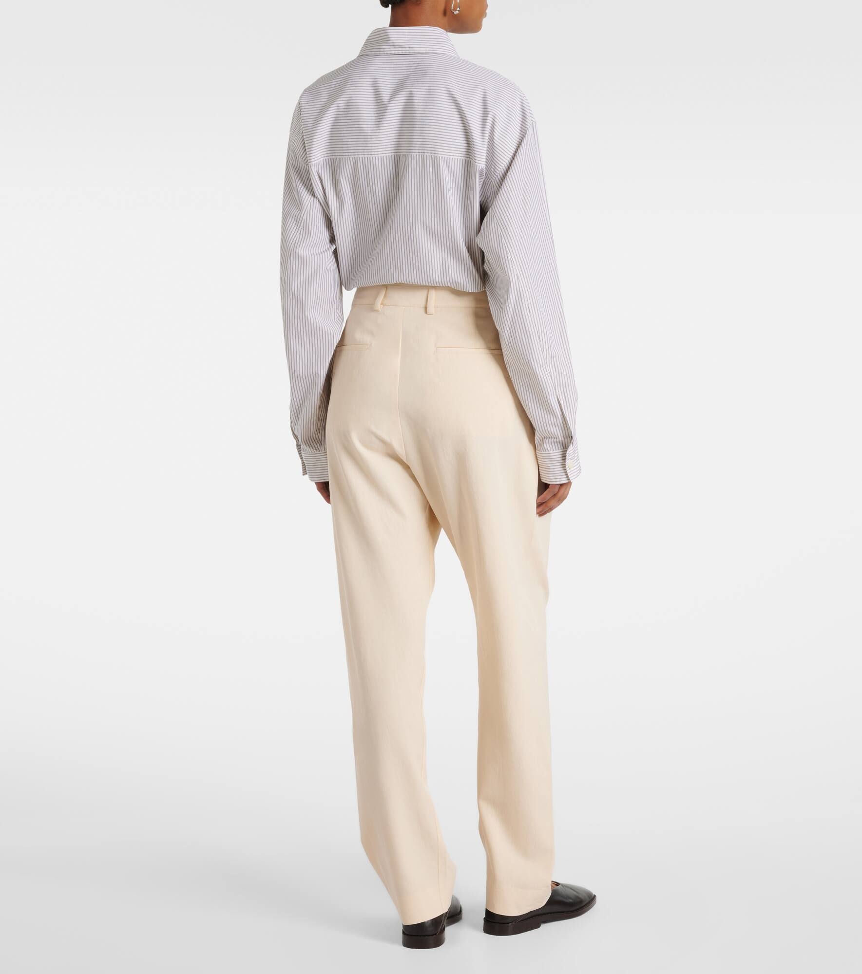 Wool-blend gabardine tapered pants - 3