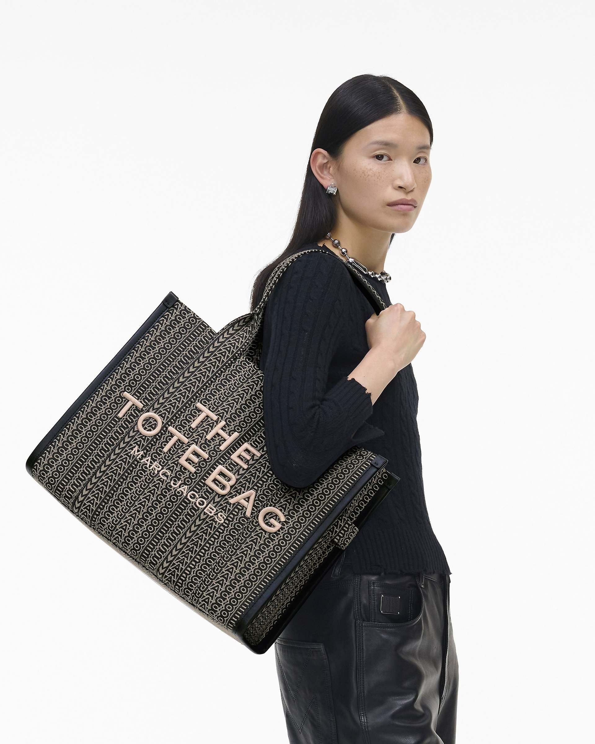 Marc Jacobs THE MONOGRAM JACQUARD LARGE TOTE BAG | REVERSIBLE