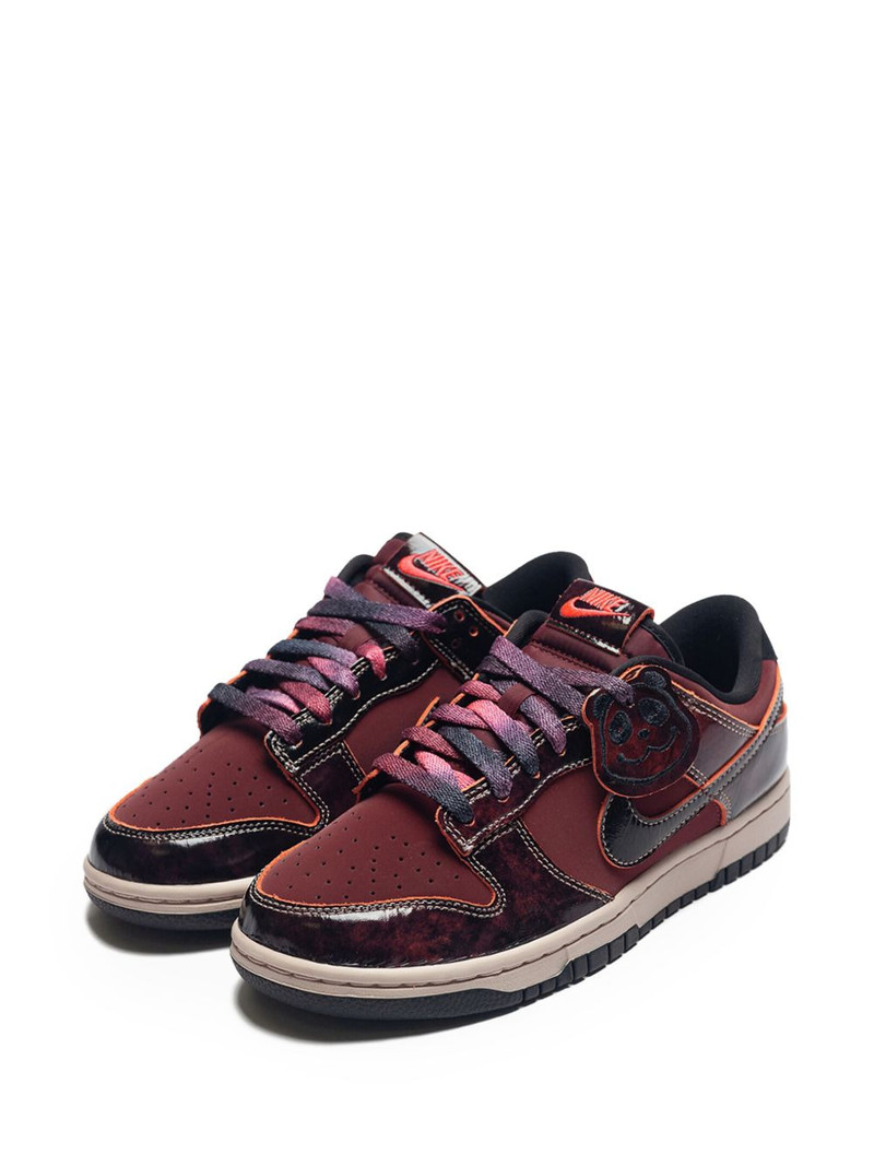 Nike Dunk Low SE "Red Panda" sneakers outlook