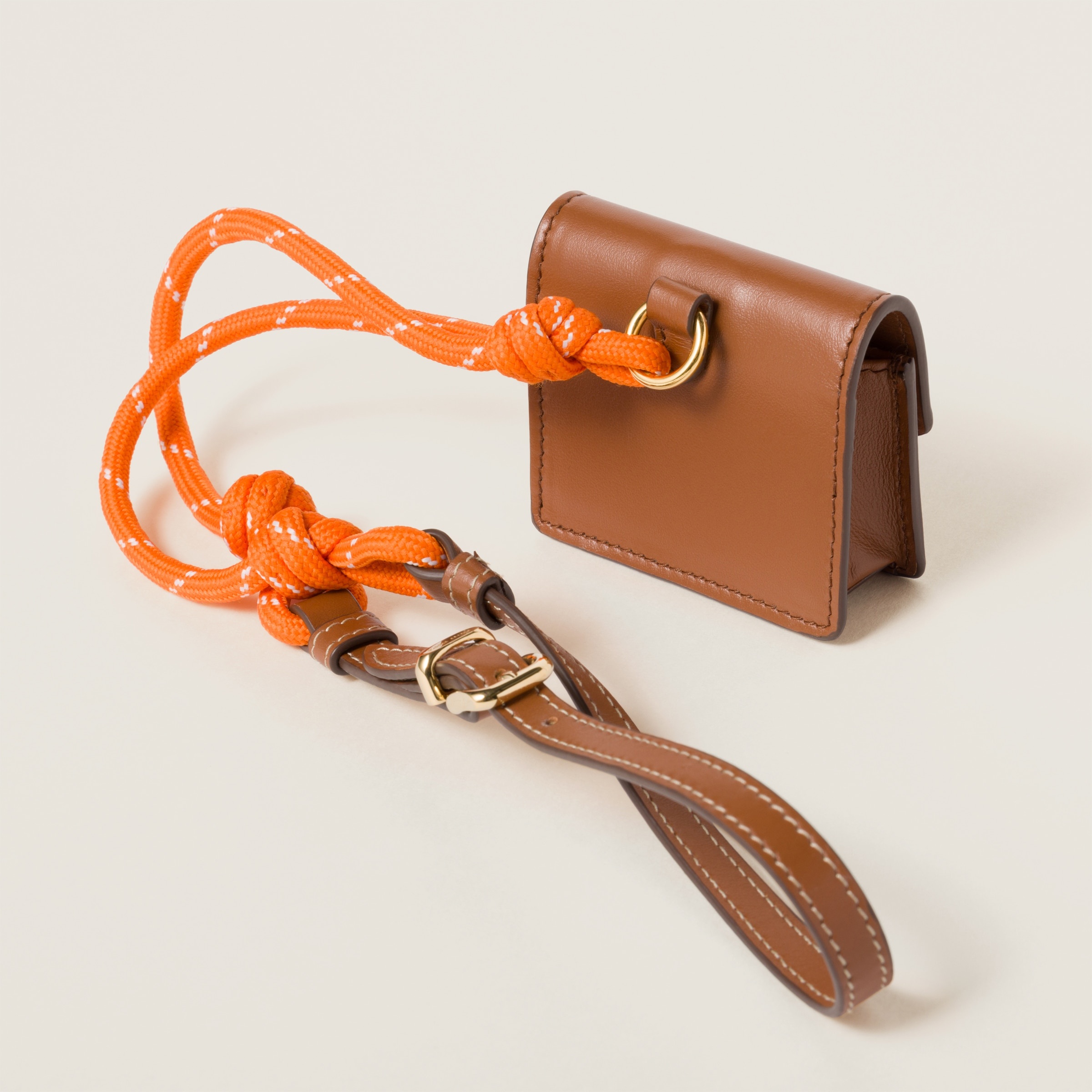 アクセサリーその他 MIU MIU 5TL515_2CRT LEATHER CORD+L TRICK WITH MINI POUCH Miu Miu Leather, cord, and metal trick with mini-pouch